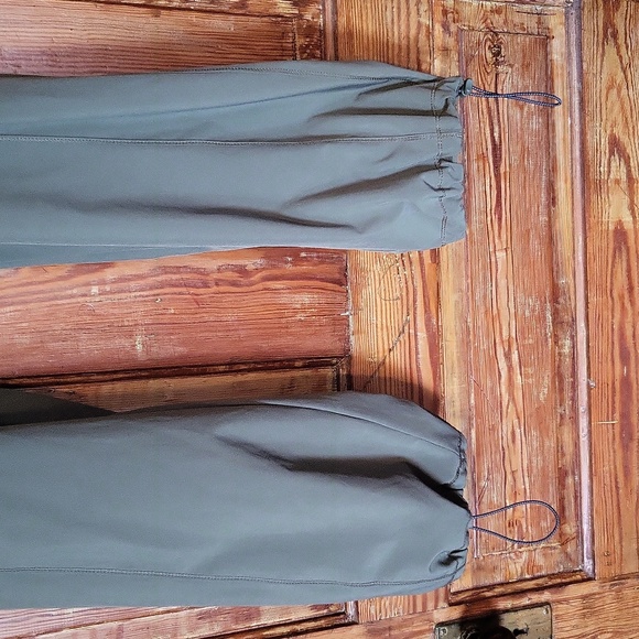 Women Scrub Joggers - Picture 2 of 8